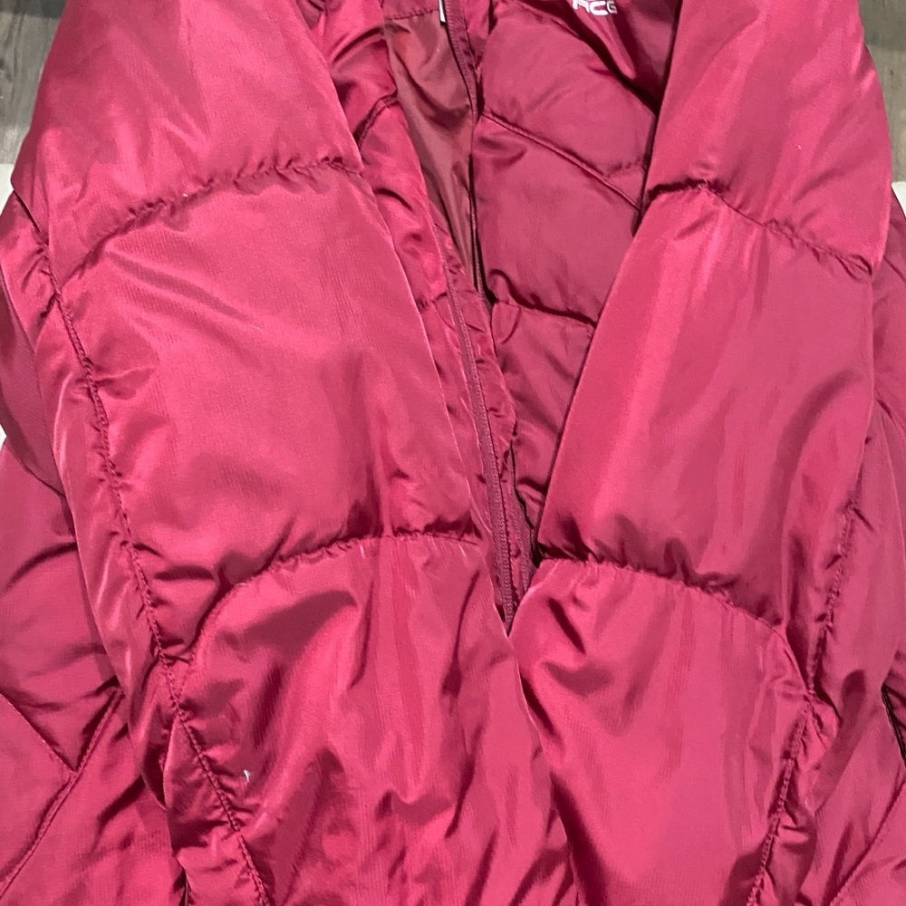 Nike ACG Women's Burgundy Puffer Jacket - Picture 12 of 13